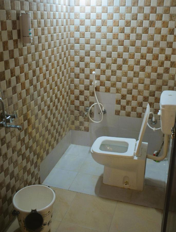 Blue Beds Homestay, Exotic 2Bhk Ac House 贾巴尔普尔 外观 照片