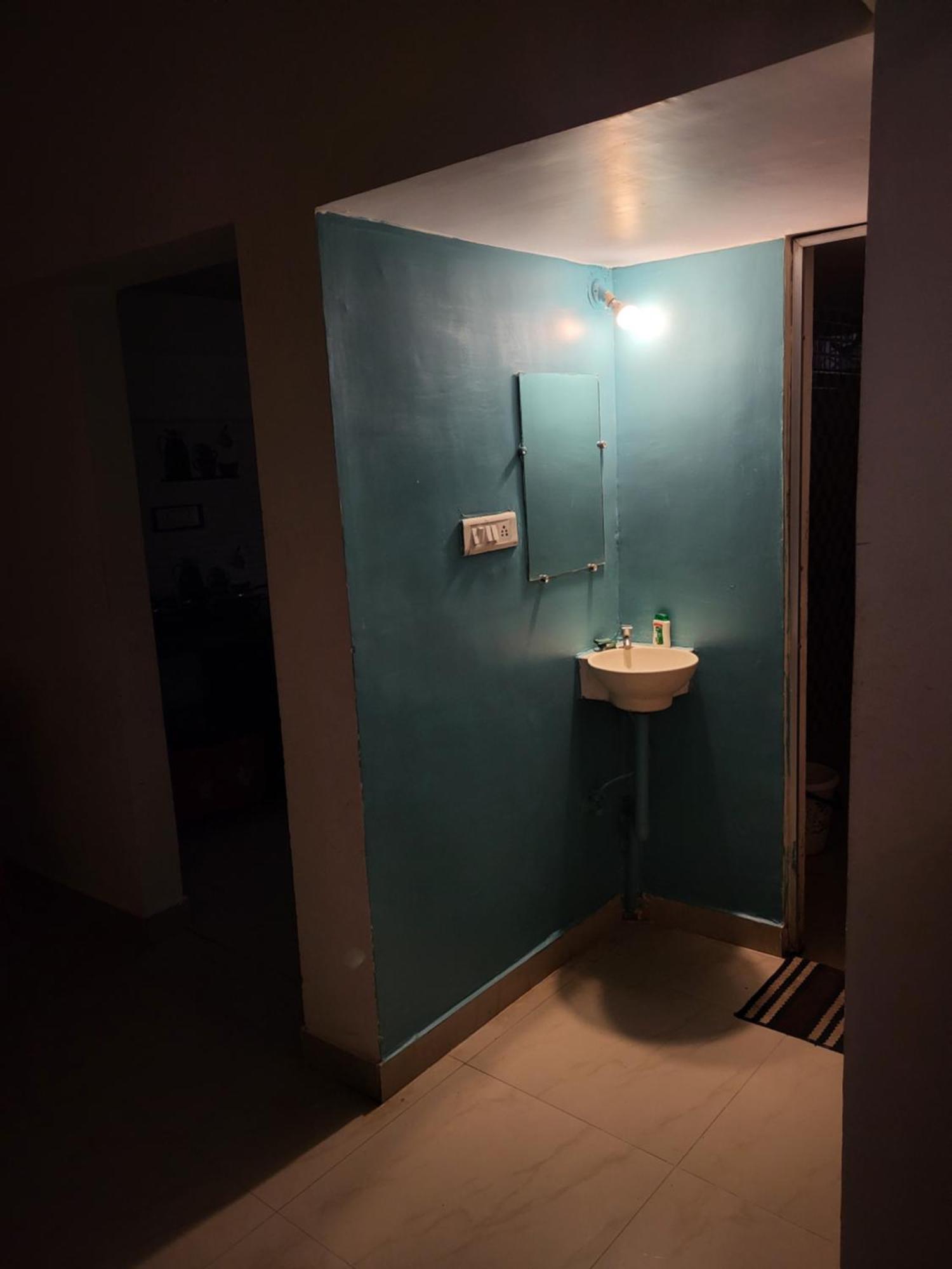 Blue Beds Homestay, Exotic 2Bhk Ac House 贾巴尔普尔 外观 照片